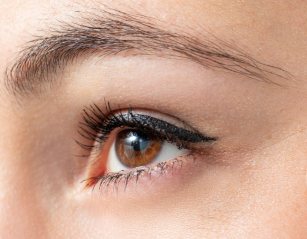 Shaped eyebrows